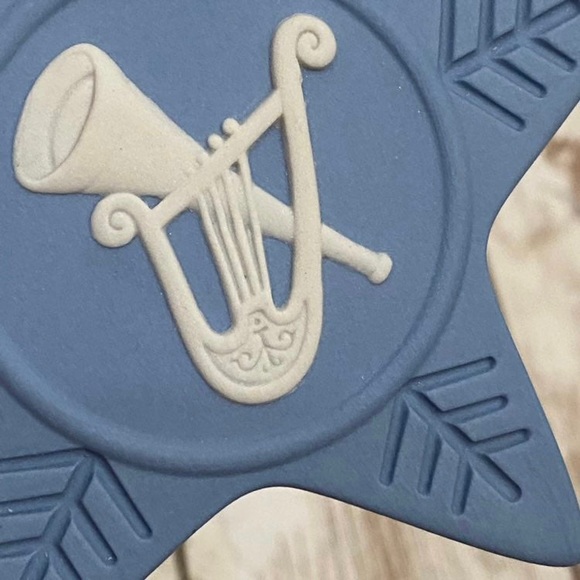 Vintage WEDGWOOD Blue Jasper Ware Star Musical Instrument Christmas Ornament - Picture 8 of 12